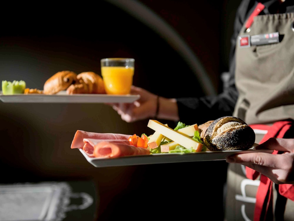 IBIS GENEVE AEROPORT 56/66