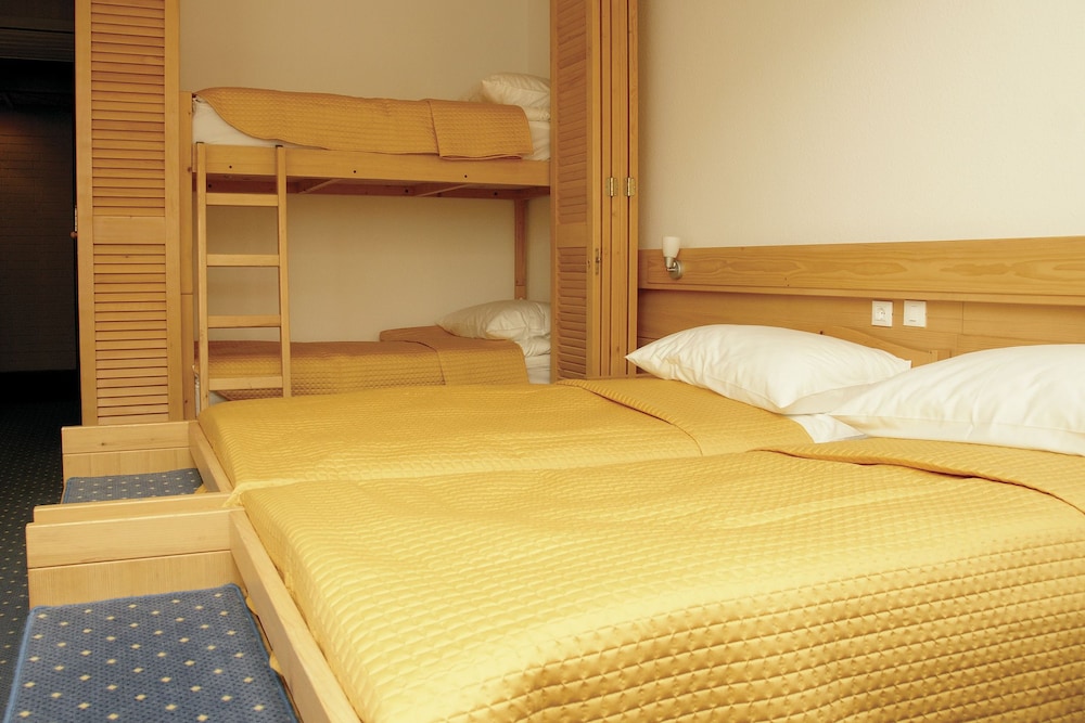 Hotel Spik 3 Star 13/74