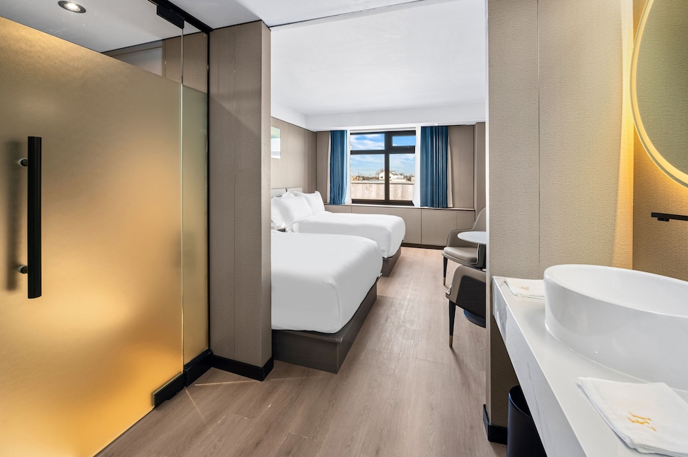 LY New York Hotel 22/24