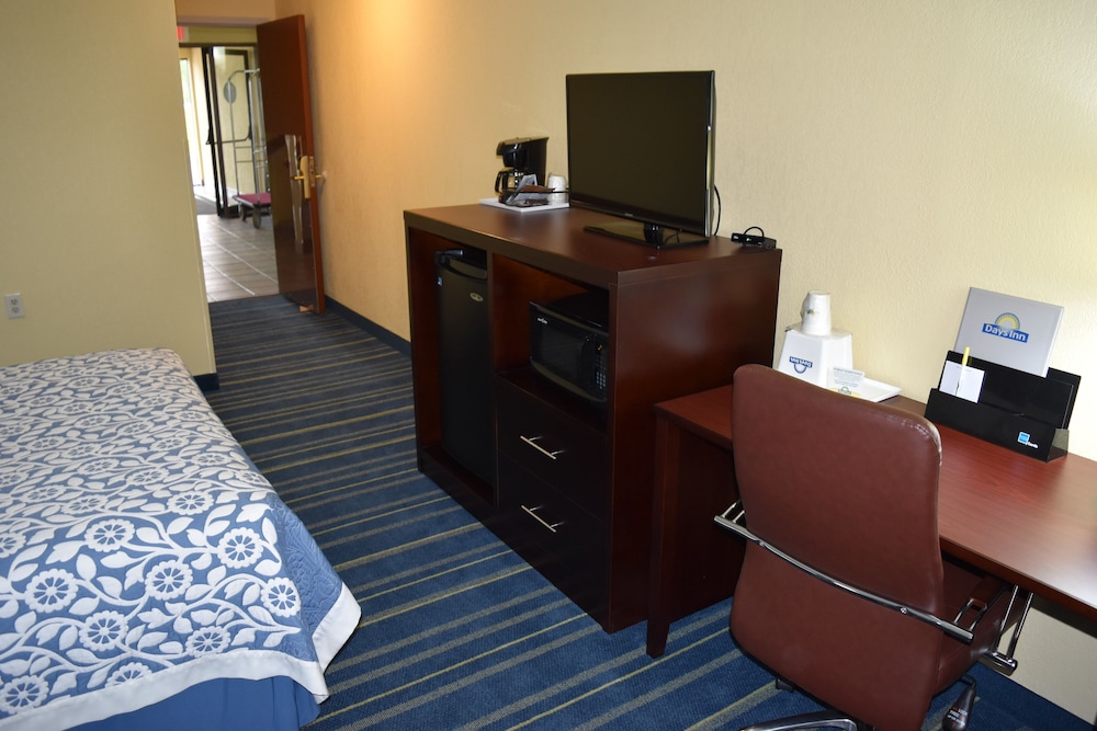 Days Inn by Wyndham Grand Island 20/24