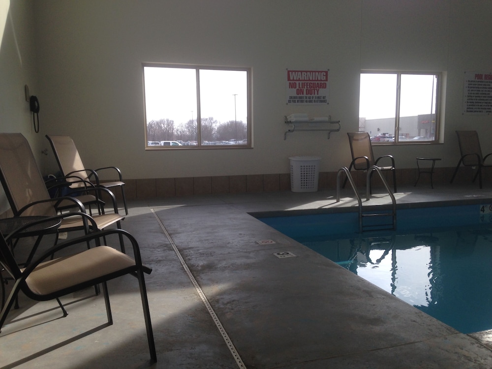 Edgewood Hotel and Suites 11/27