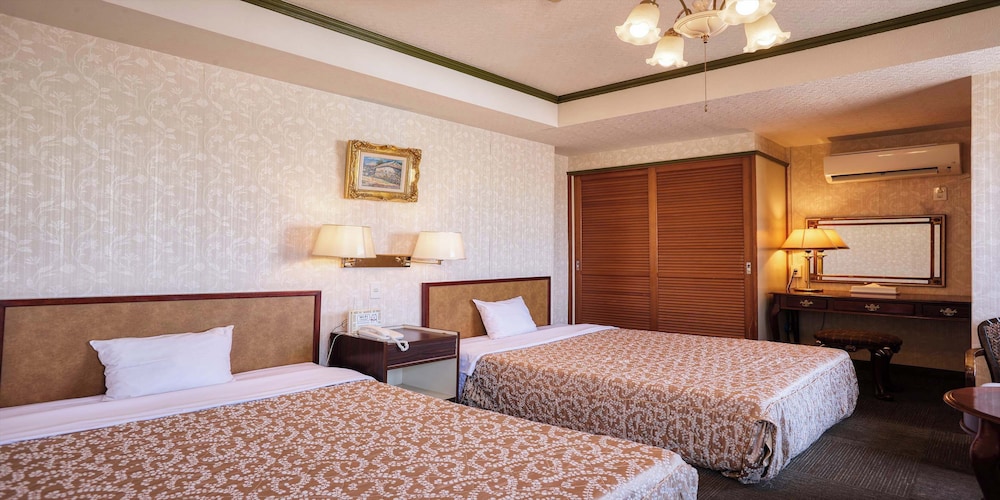 Sunrise Hotel 11/68