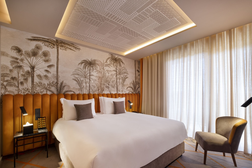 CITY, DOUBLE OR TWIN BED