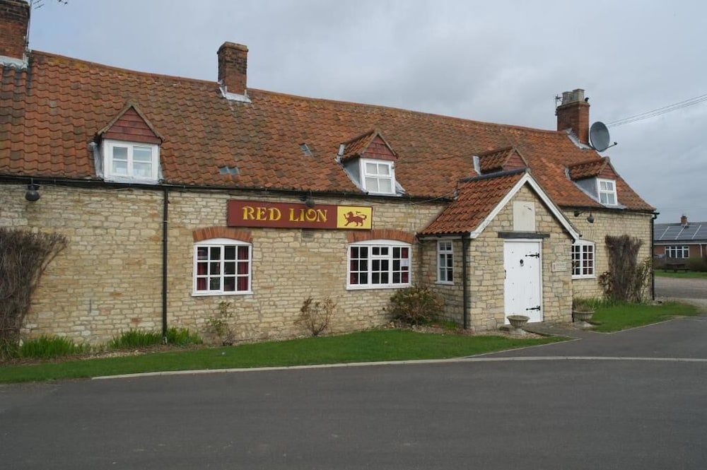 The Red Lion 28/32