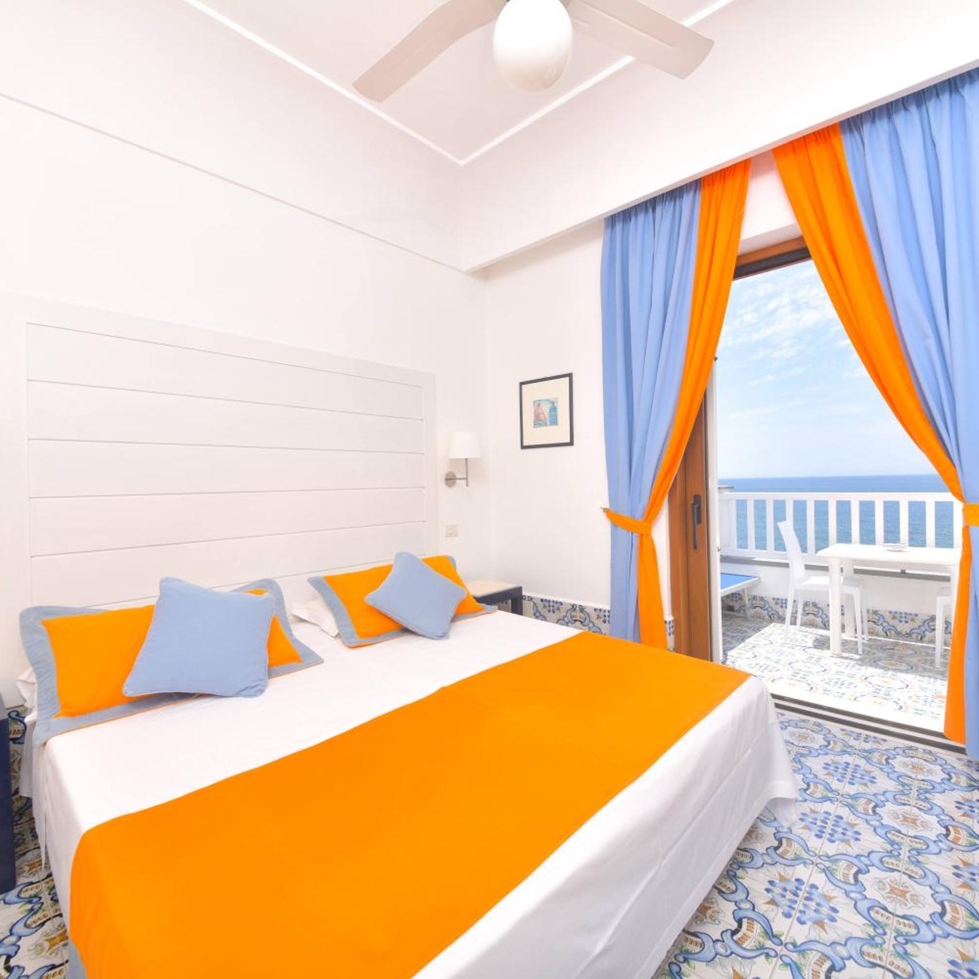 Superior, Triple, Sea View