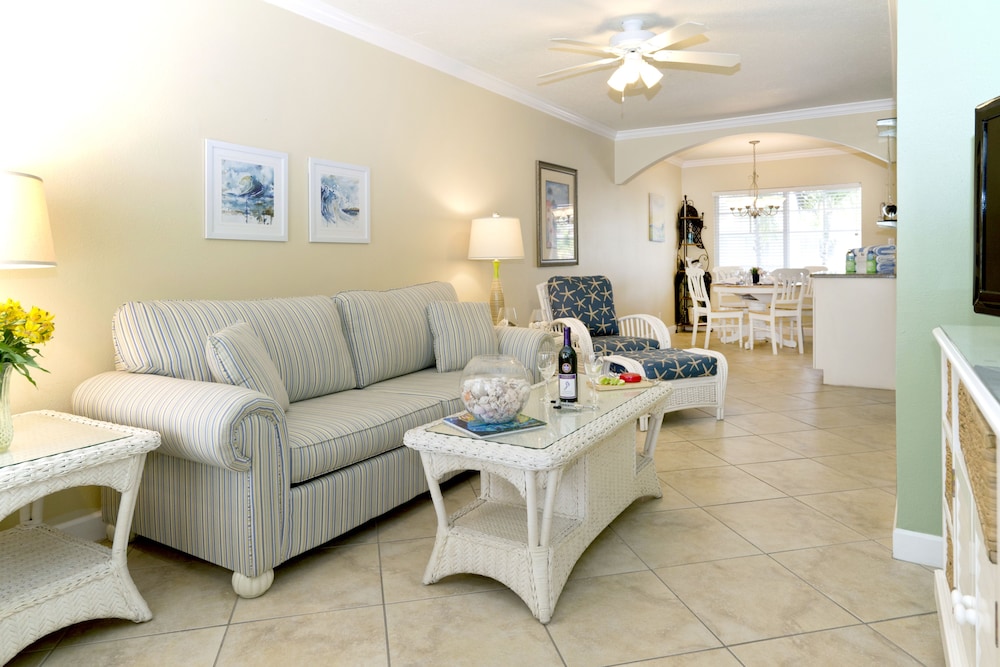 Barefoot Beach Resort 65/77