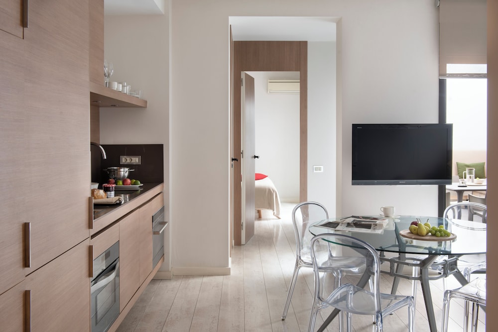 Eric Vokel Bcn Suites 45/51