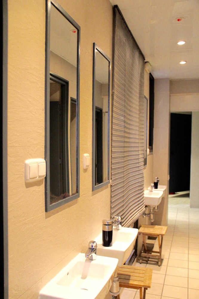 Alternative Creative Youth Hostel Barcelona 46/50