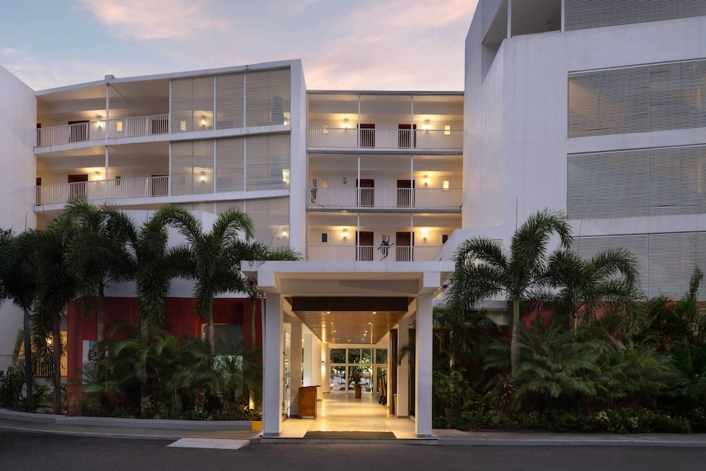 Grand Decameron Cornwall Beach, A Trademark All Inclusive 3/50