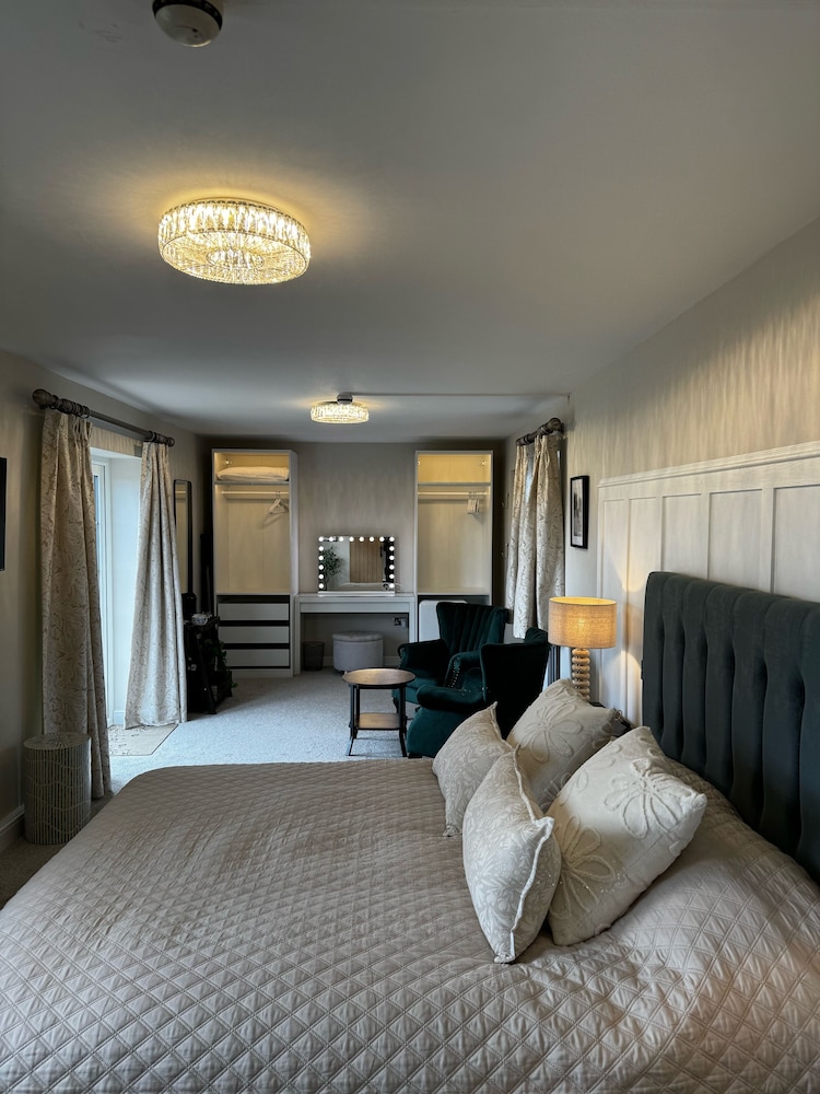 The Chequers Inn 12/50