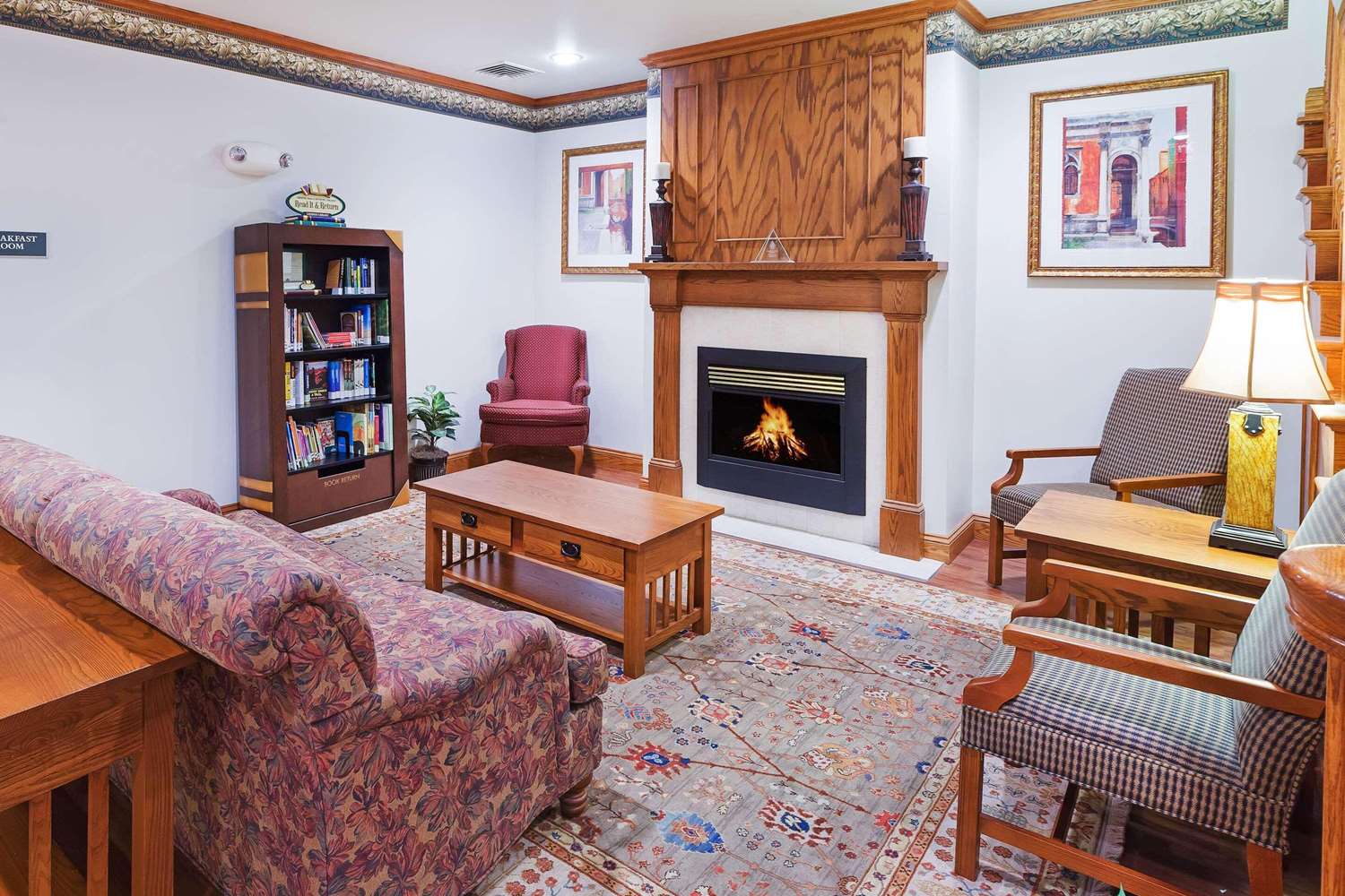 Country Inn & Suites by Radisson, Chambersburg, PA 8/15
