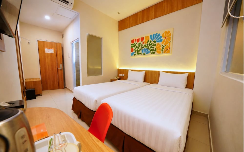 Front One Hotel Airport Solo 23/50
