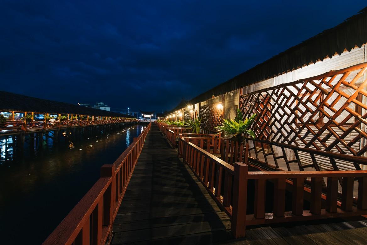 Dragon Inn Floating Resort 3/29