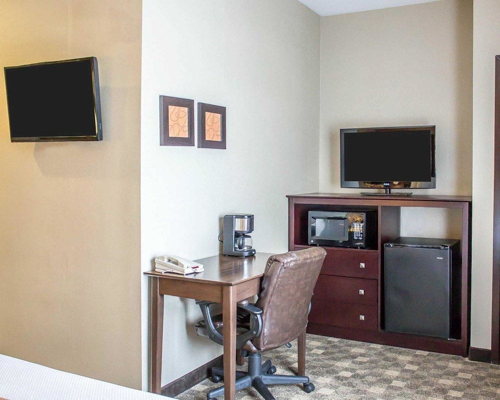 Comfort Suites Perrysburg - Toledo South 39/49