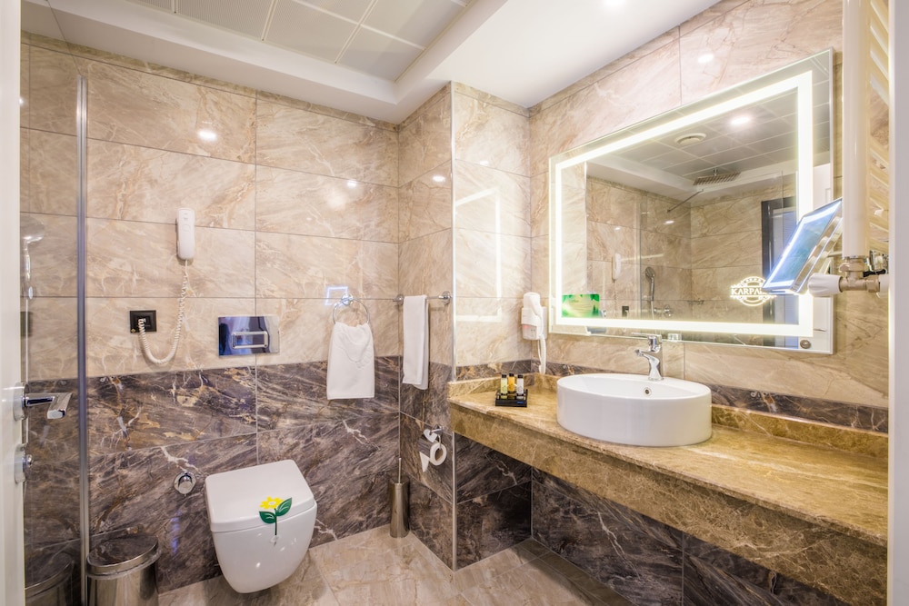 Karpalas City Hotel & Spa 34/70