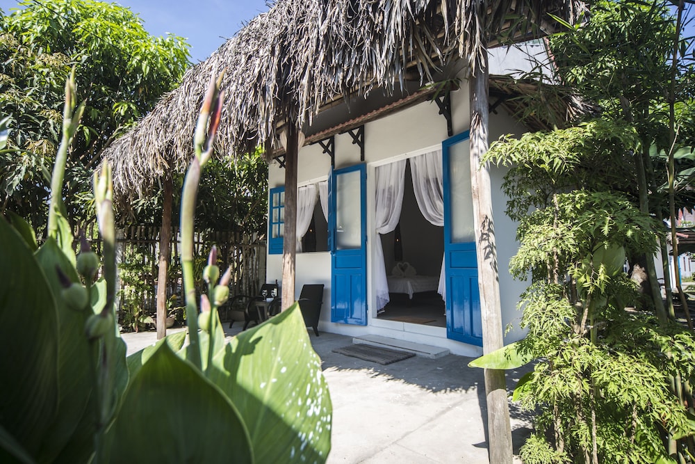 Cashew Tree Bungalow 10/65