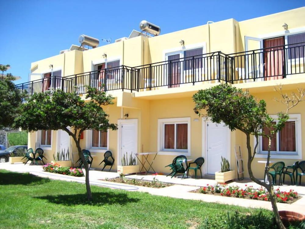 Baladinos Apartments in Platanias