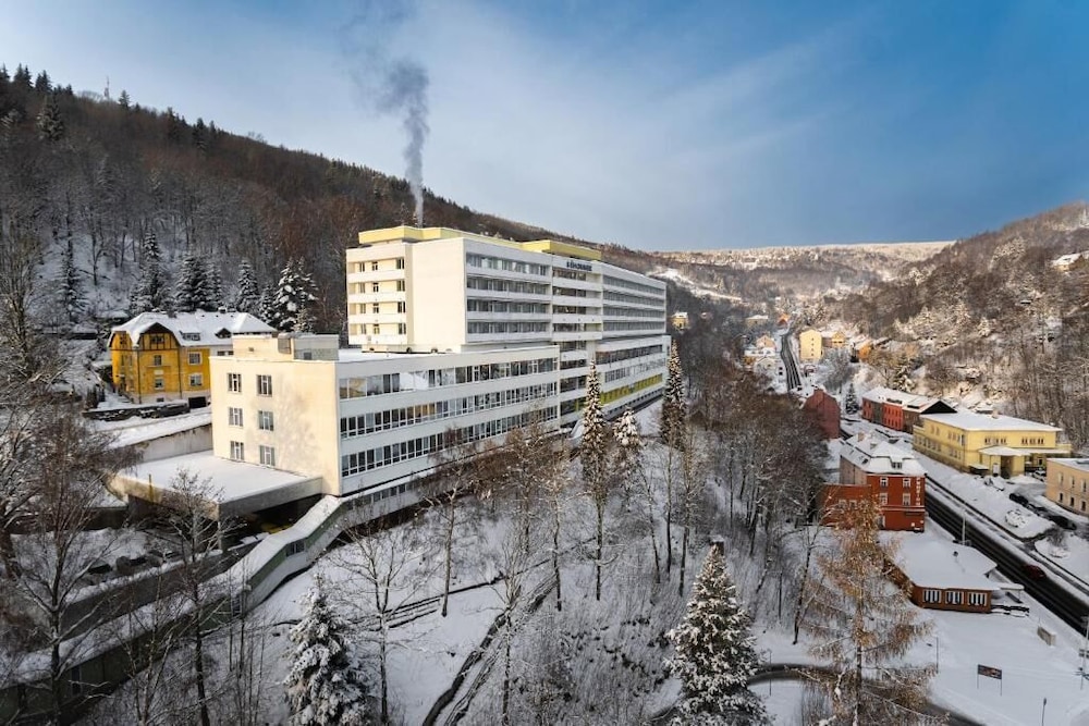 Hotel Behounek 7/77