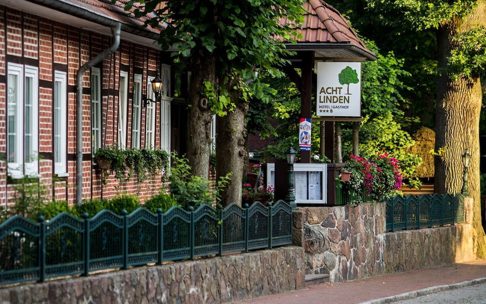 Acht Linden 34/39