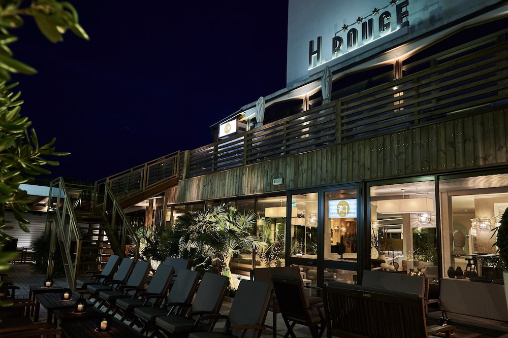 Rouge Hotel International 5/50