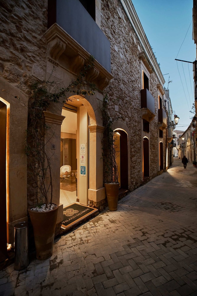 Palazzo Salomone 44/50