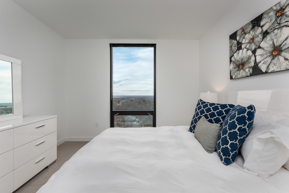 Global Luxury Suites at Reston Town Center 20/75