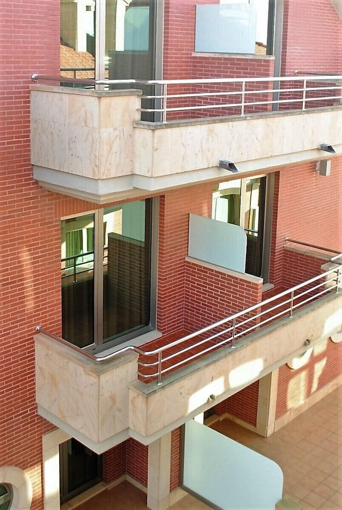 Maritimo Ris Hotel and Apartments 9/73