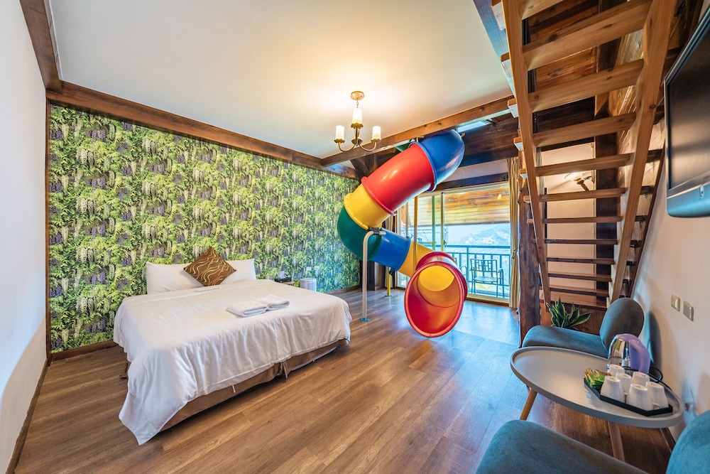 Egmont Resort 18/50