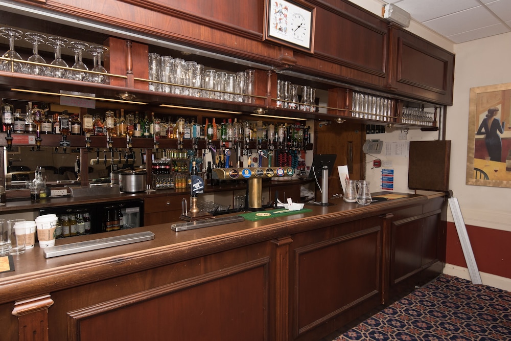 Elstead Hotel 36/50