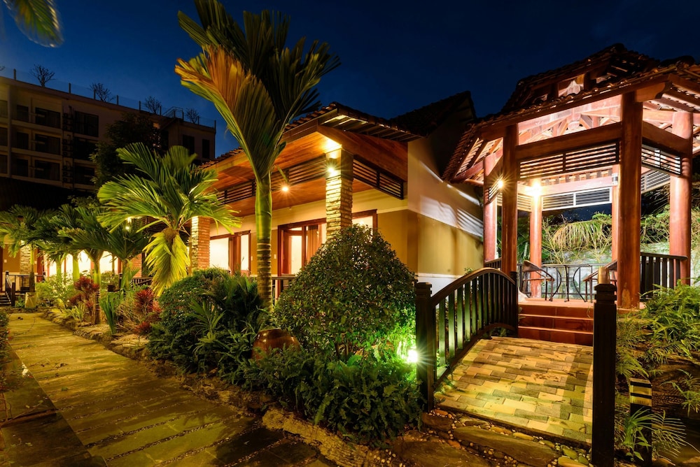 Ahaveda Resort 7/56