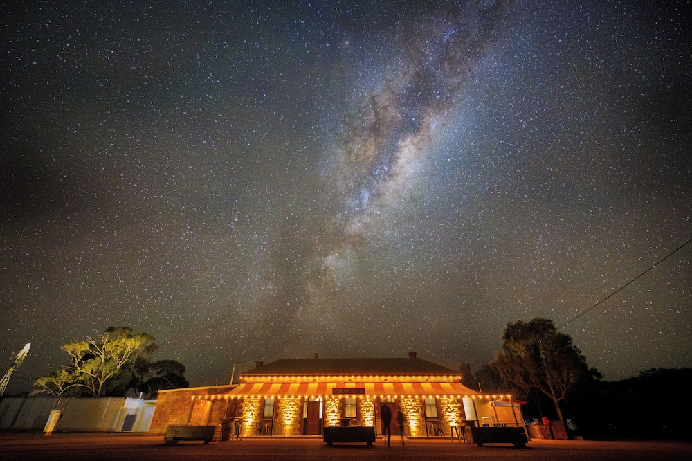 PRAIRIE HOTEL 2/39