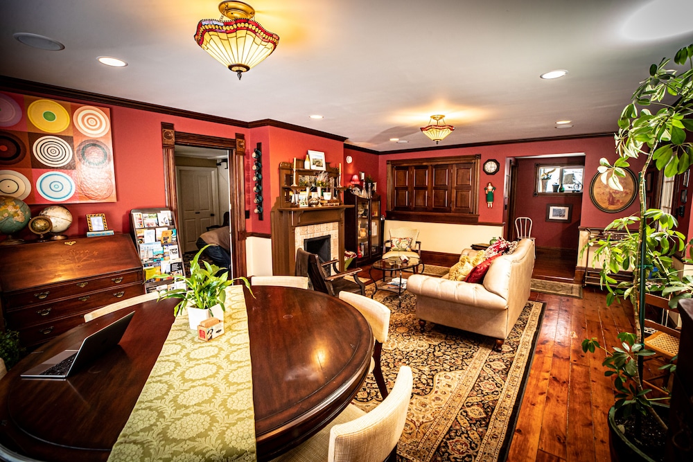 Twin Oaks Inn 3/69