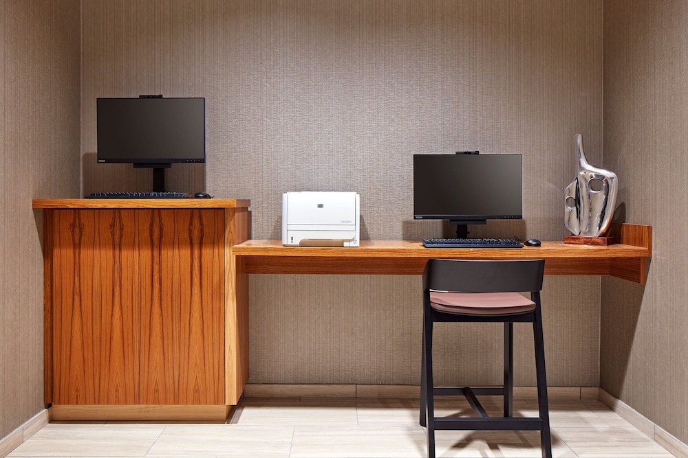SpringHill Suites by Marriott Los Angeles Downey 32/42