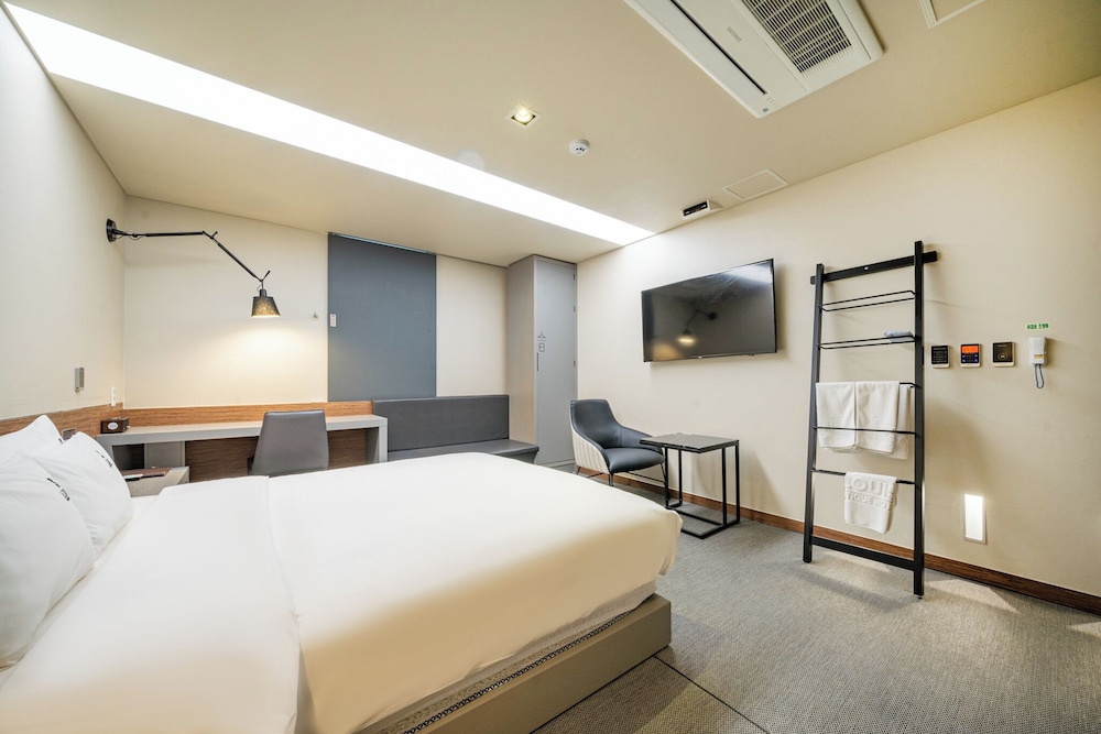 Louis Boutique Hotel 5/44