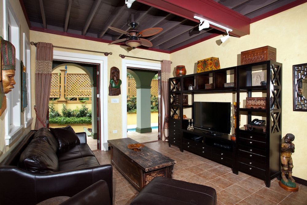 Hermosa Cove Villa Resort and Suites 27/39