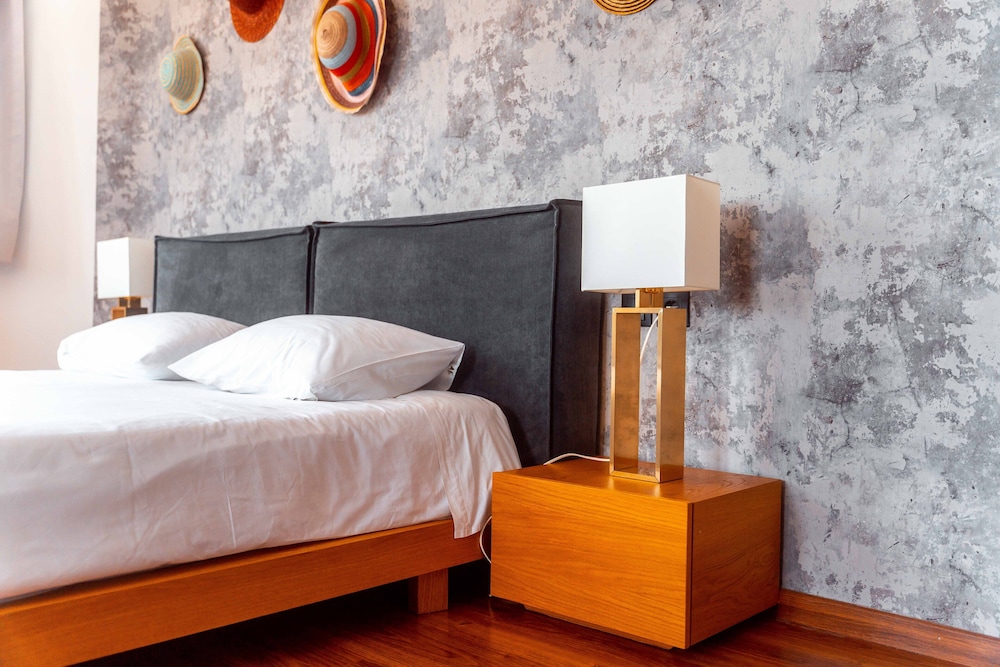 Athens Version Luxury Suites 34/70