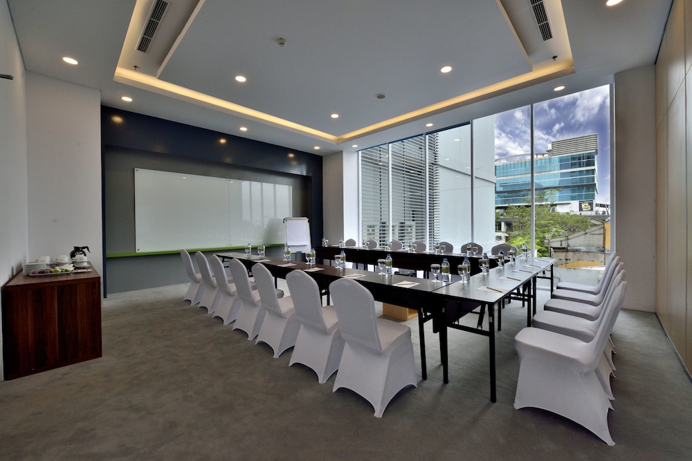 Whiz Hotel Sudirman Pekanbaru 28/36