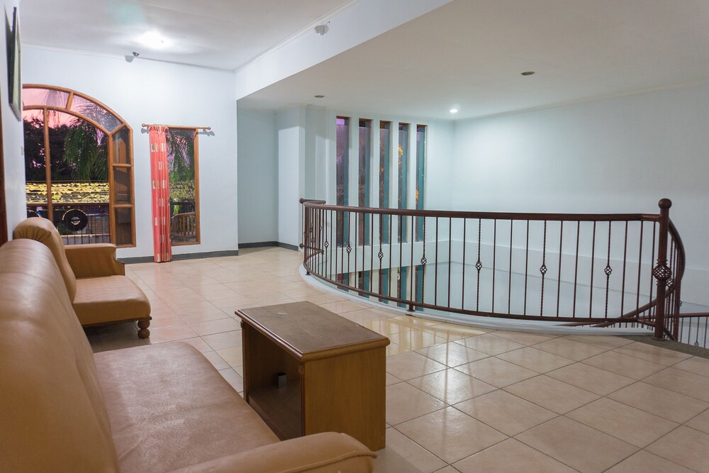 OYO 1240 Hotel Pantai Jaya 8/37