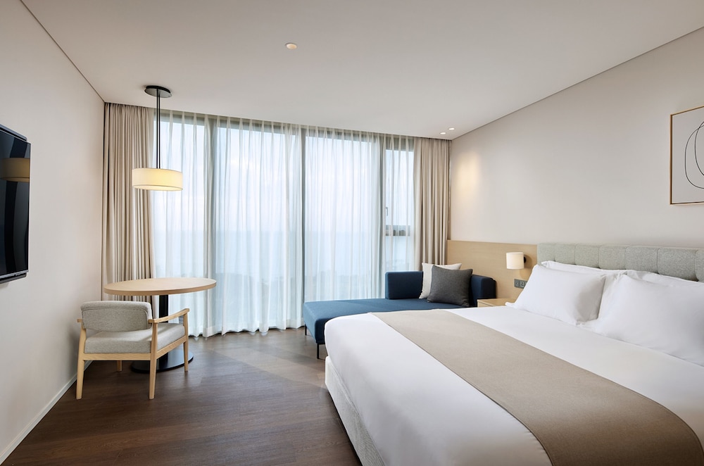 Deluxe, Double Bed, Garden View