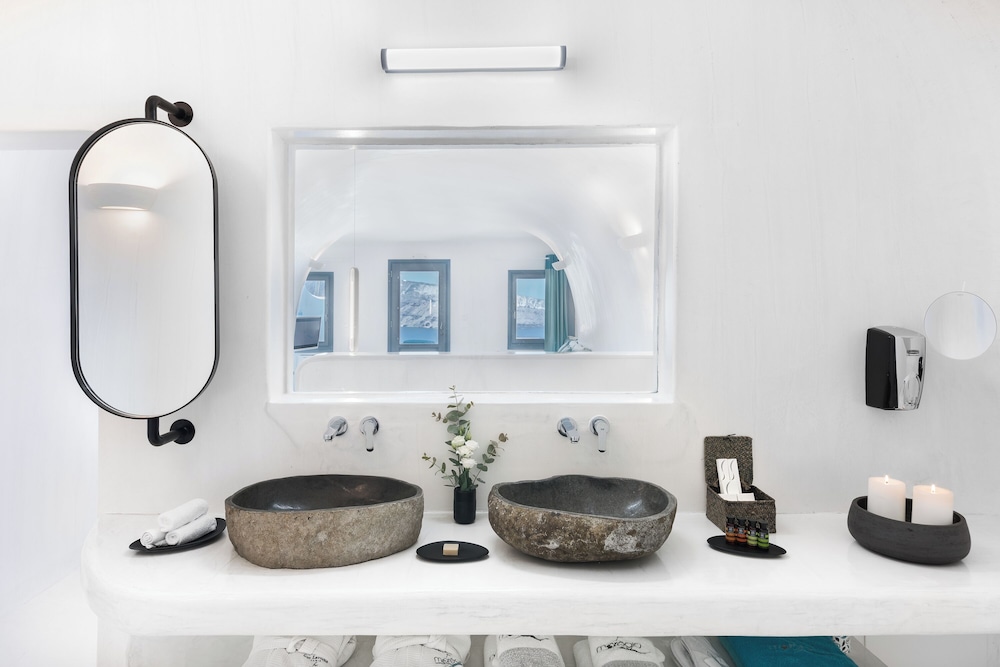 Maregio Suites 50/50