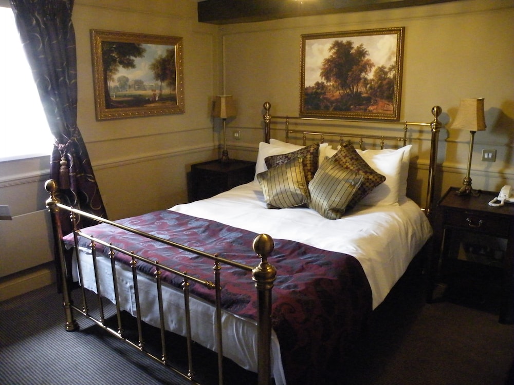 Saracen's Head Hotel 10/39