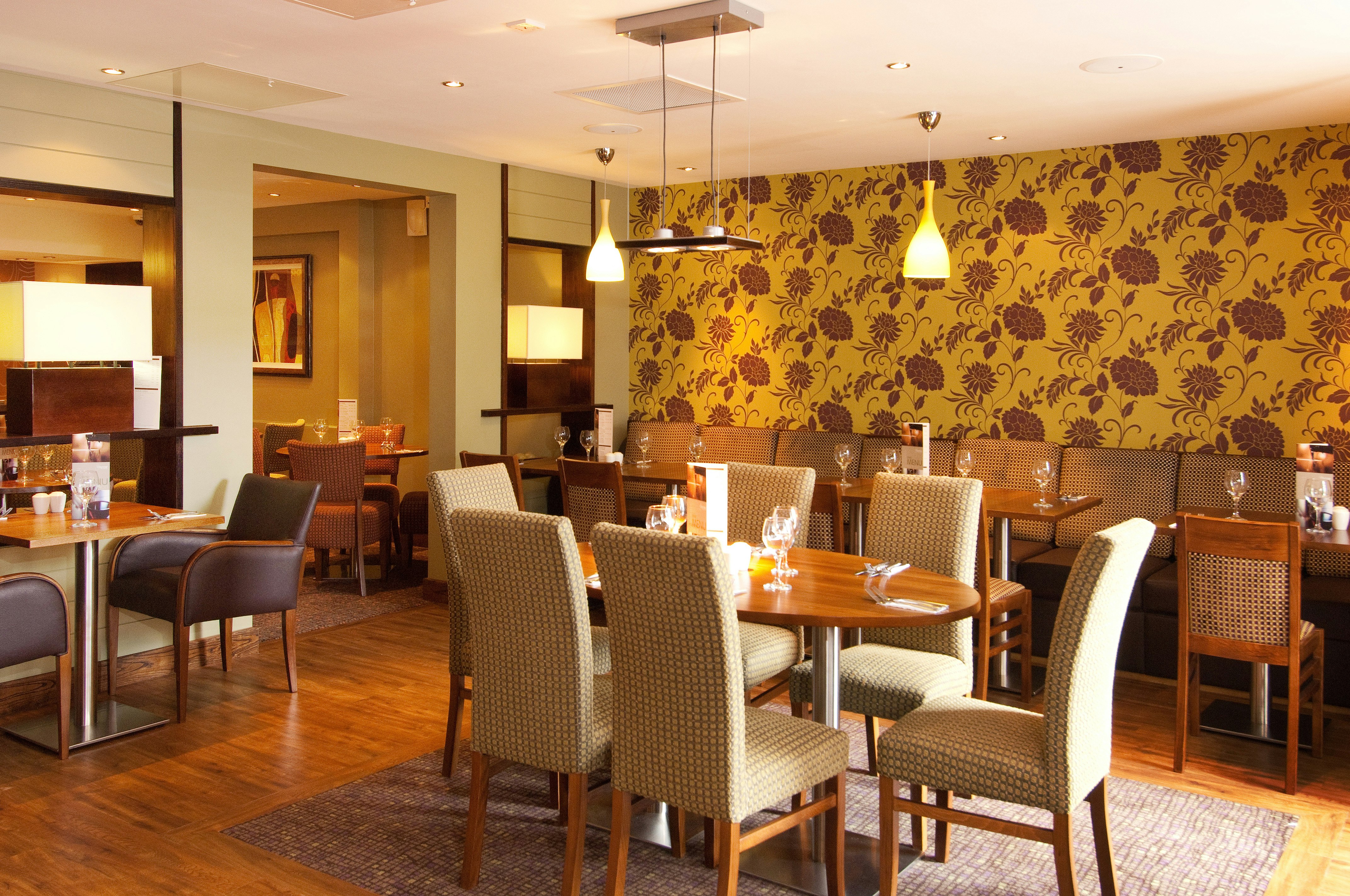 Premier Inn Sunbury (Kempton Park) 27/33