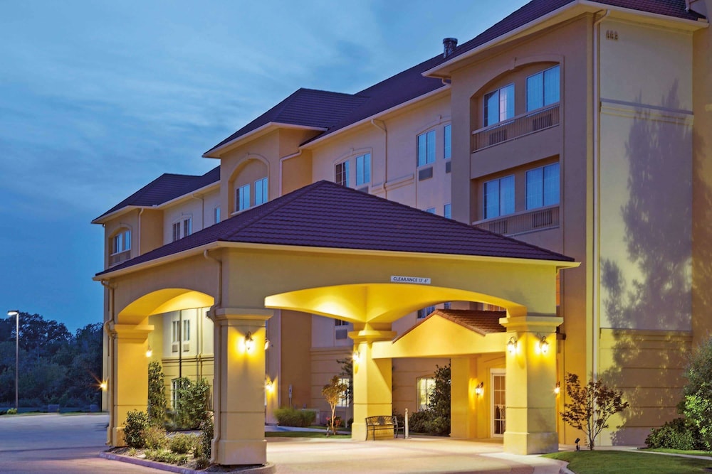 La Quinta Inn & Suites by Wyndham Fort Worth NE Mall 1/52
