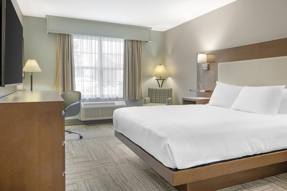 Standard, Queen Bed, Accessible