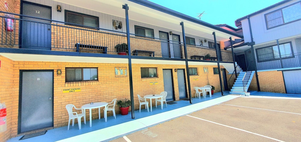 Gold Rush Motel Young 8/59