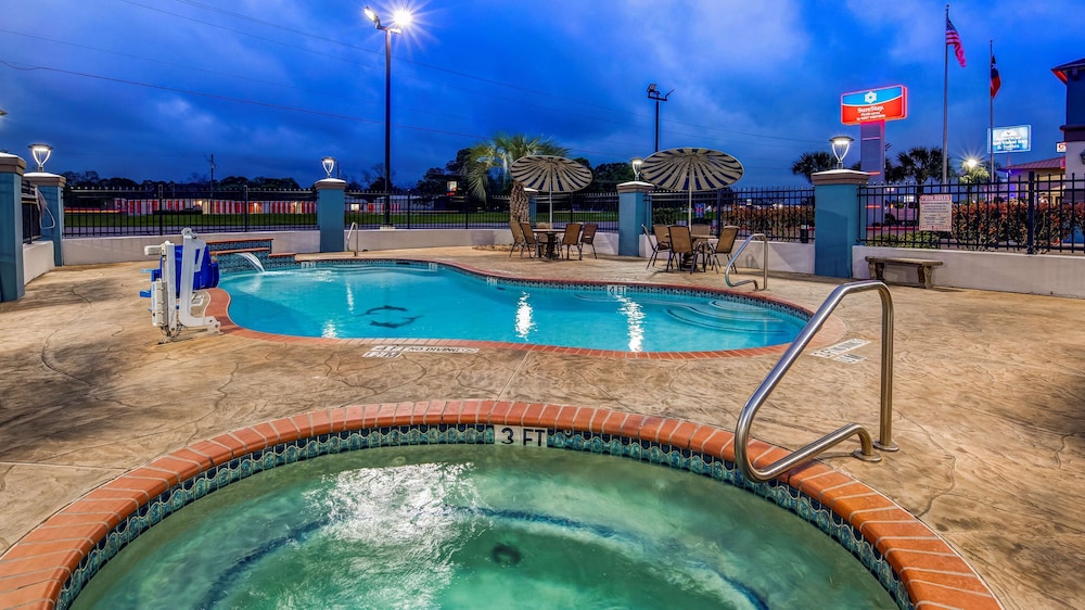SURESTAY PLUS HOTEL BY BEST WESTERN ALVIN 6/36