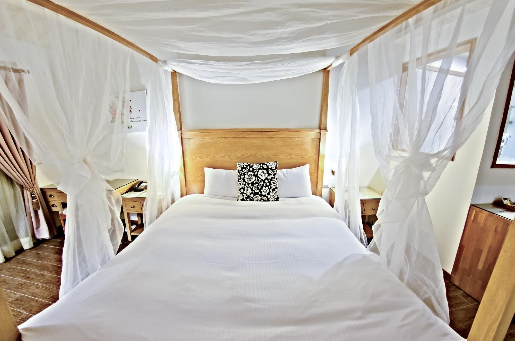 Honeymoon, Town House, King Bed, Garden View
