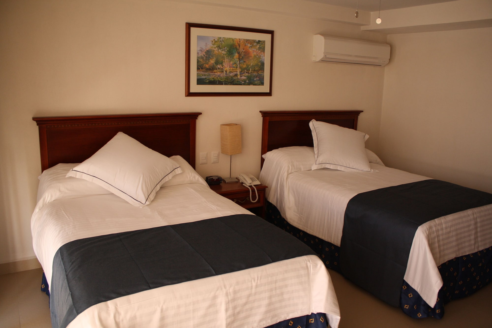 ROOM, DOUBLE BED