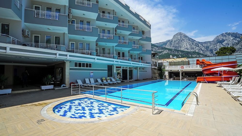 Nex Royal Beach Hotel 2/41