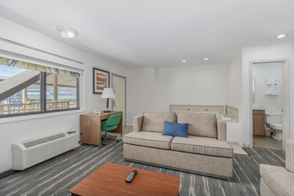Crossroads Inn & Suites 40/68